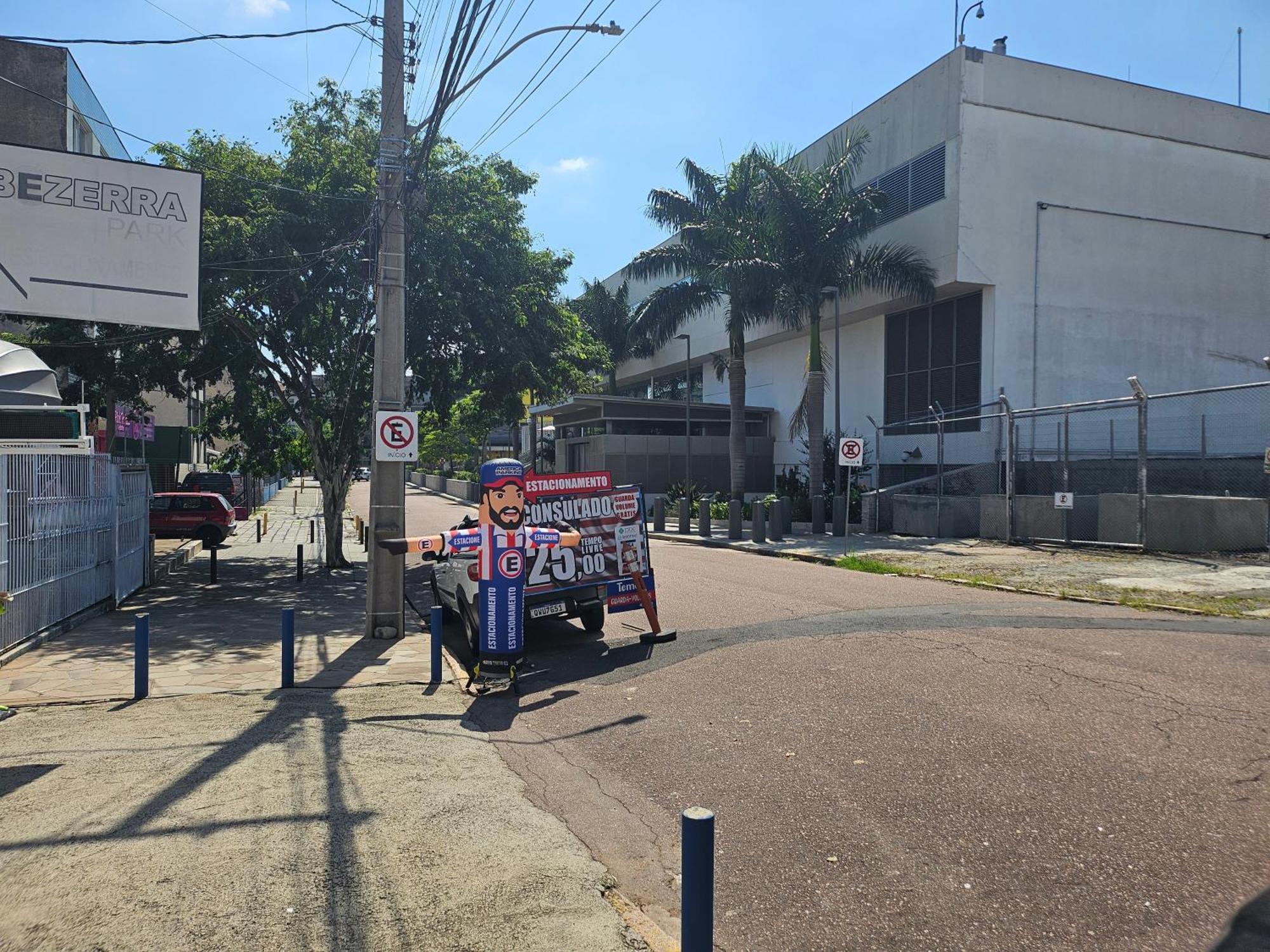 Consulado Americano Apartamento 50 Metros Da Entrada Para Visto Consulado Eua Porto Alegre Com Garagem Exterior photo